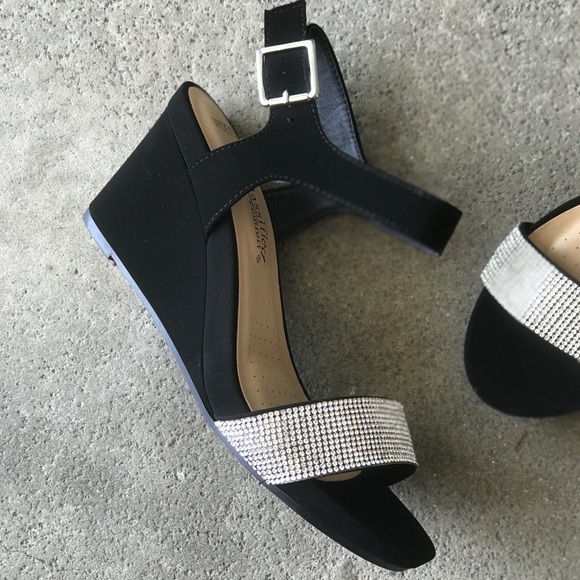 City Class Black Wide-Fit Comfort Wedge Sandal - Picture 6 of 8